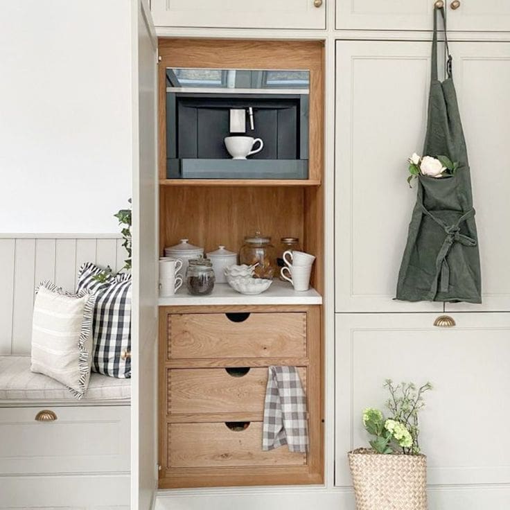 Country styled coffee nook with checked fabric linens, shaker styl units and traditional wall panelled in-bulit seating.