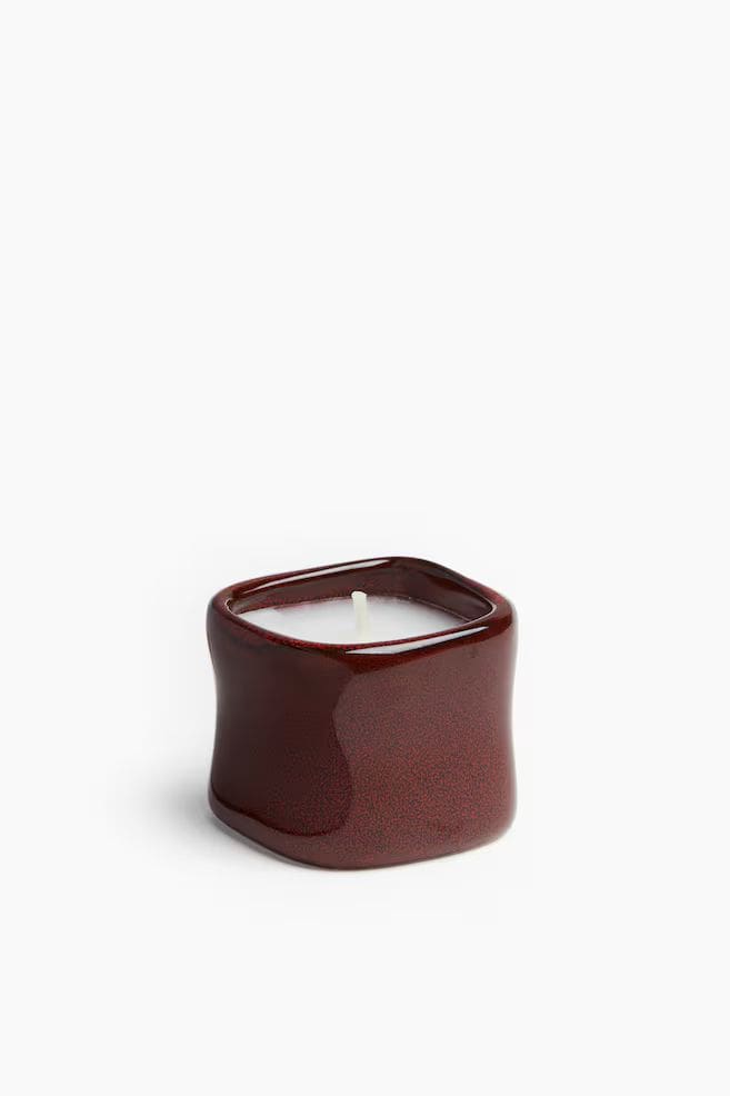 Small burgundy shiny ceramic candle