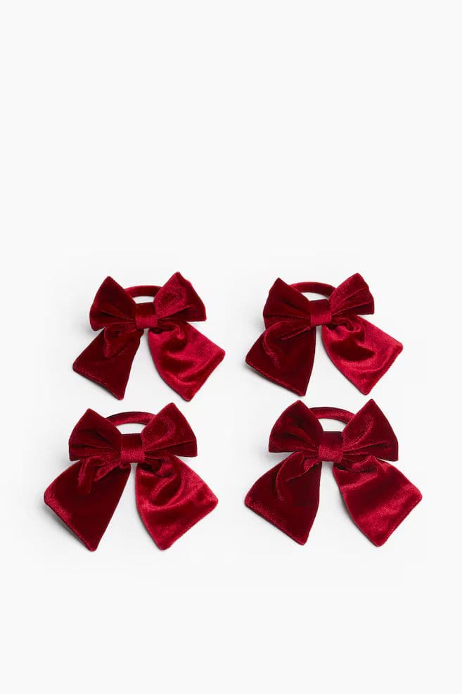 Red velvet bow detail napkin rings